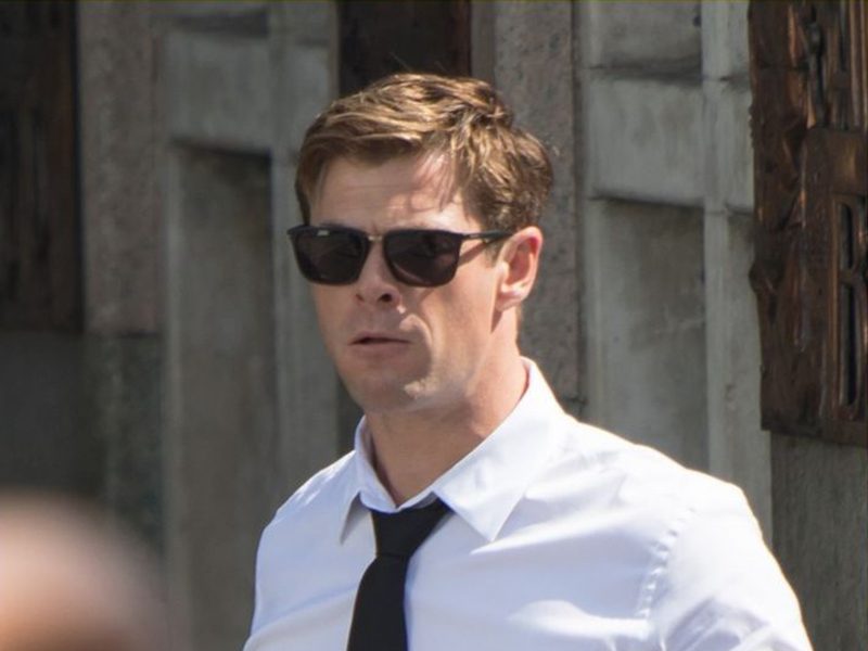 MIB | Chris Hemsworth é fotografado no set de filmagens do filme! Vem ver o visual do ator!