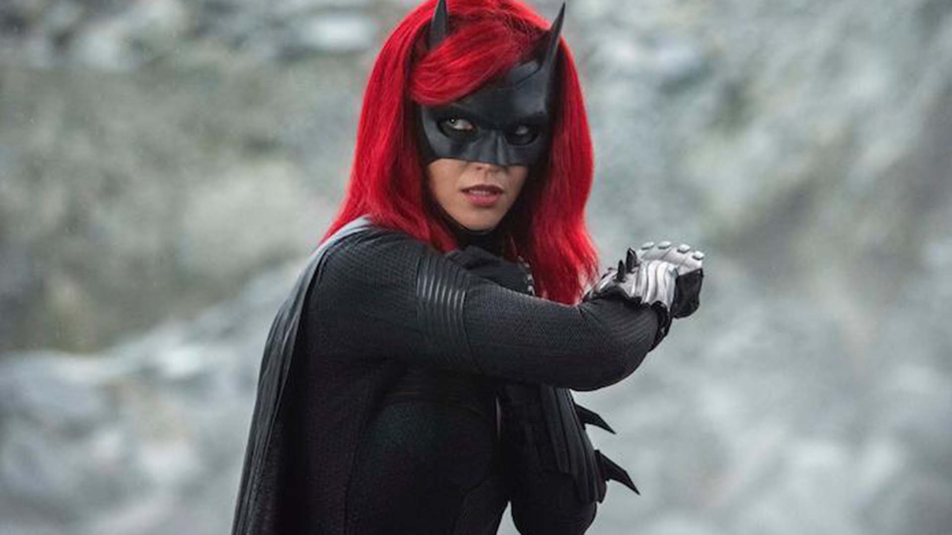 BATWOMAN | Ruby Rose anuncia saída da série após uma temporada!