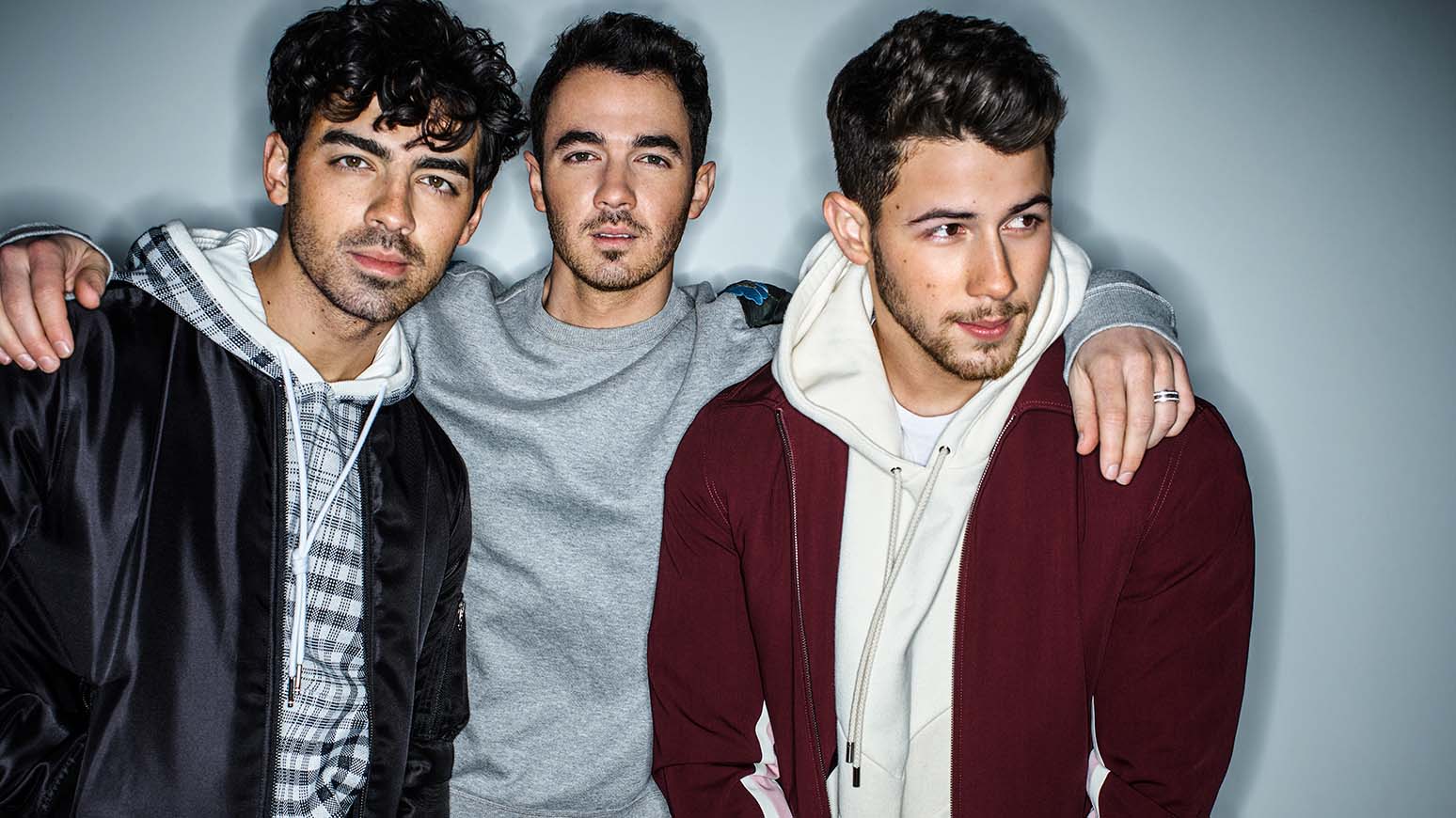 Jonas Brothers lançam novo single, ‘I Need You Christmas’