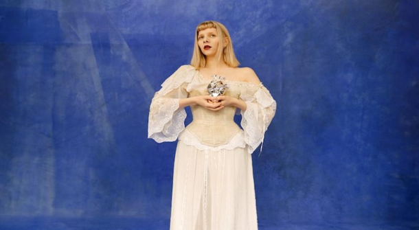 Aurora anuncia novo álbum: Some Type of Skin